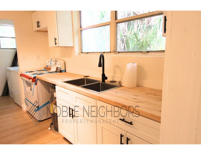 Building Photo - 1227 W 3rd St