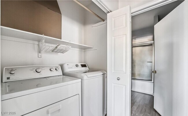 Building Photo - 1851 Hillpointe Rd