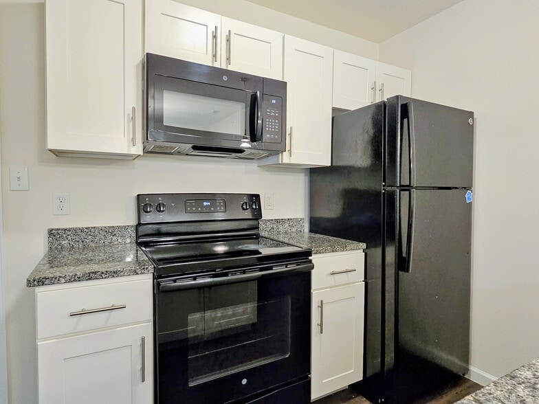 Building Photo - 24 Howard Dr