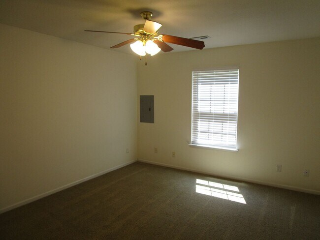 Building Photo - 5013-5015 Betty Jean Way