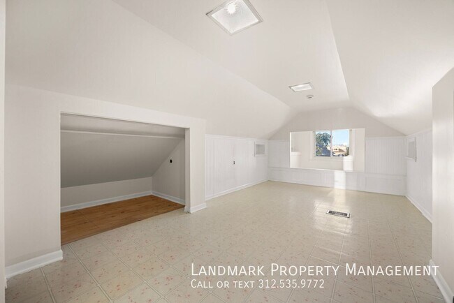 Building Photo - 3030 N Normandy Ave
