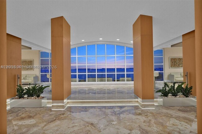 Building Photo - 808 Brickell Key Dr