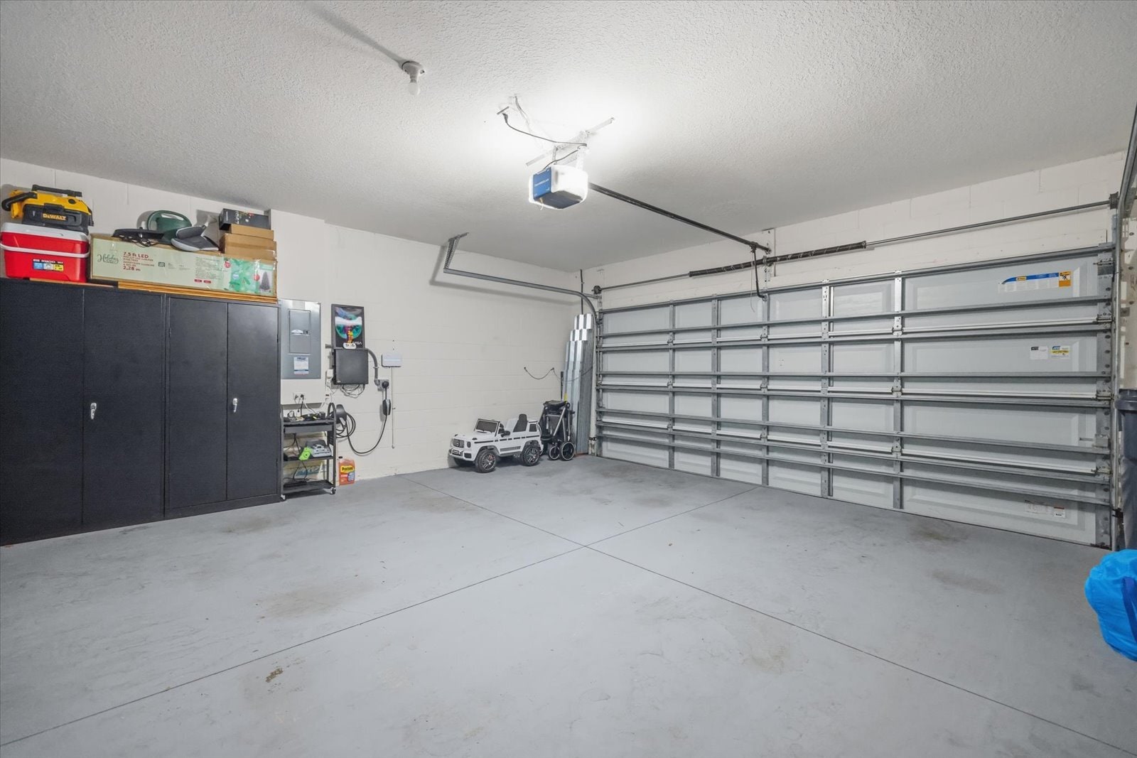 Building Photo - 10519 Whispering Hammock Dr