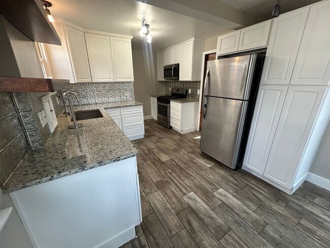 Building Photo - Charming 3-Bedroom Home with Finished Basement for Rent!