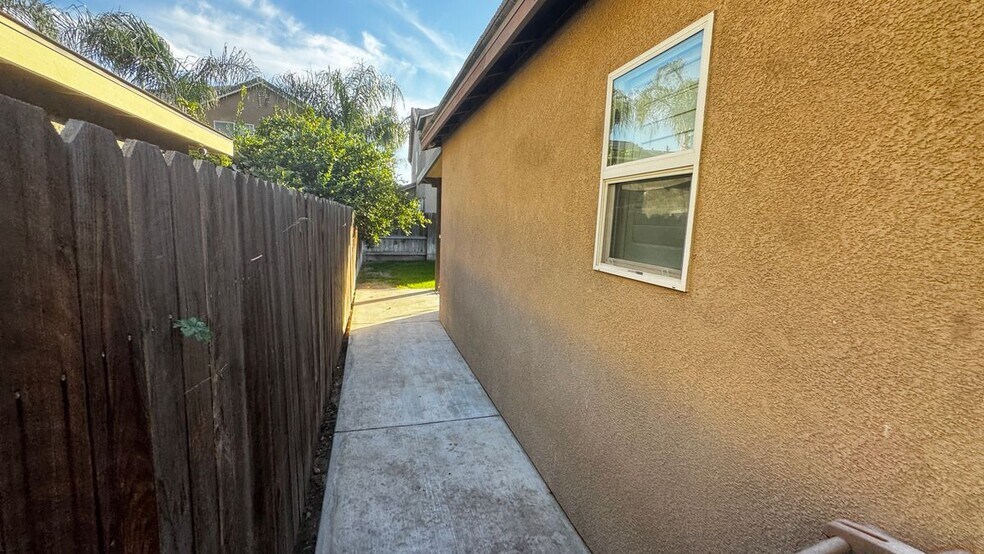 Building Photo - 5419 Woodard Ridge Dr