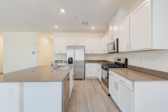 Building Photo - Newly Built 4 bedrooms in Cadence