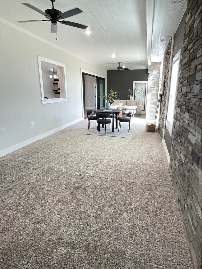 Building Photo - 4670 W Emerald Bay Ct