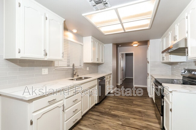 Building Photo - 1497 Claremont Dr
