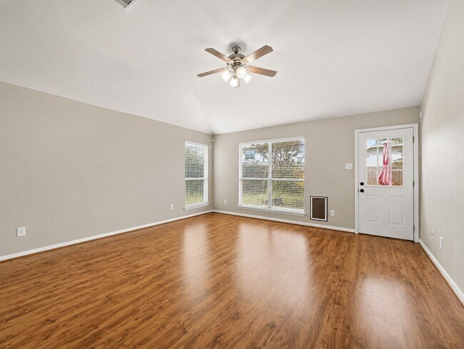 Building Photo - 6114 Menor Crest Dr