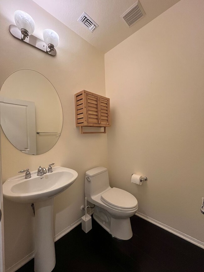 Building Photo - Newbury Park 4+2.5 on cul-de-sac w/upgrades!
