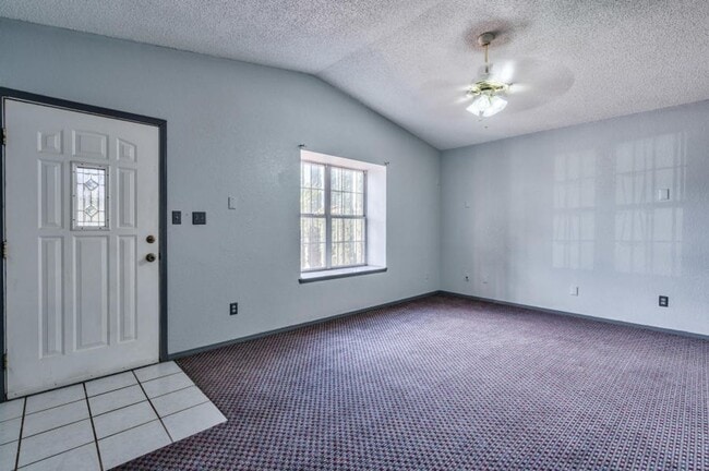 Building Photo - Adorable 4 bedroom, 2 bath in East El Paso!