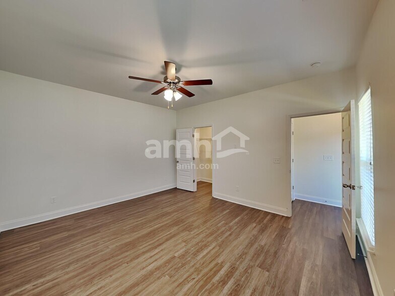 Building Photo - 5516 Central Grove Sq