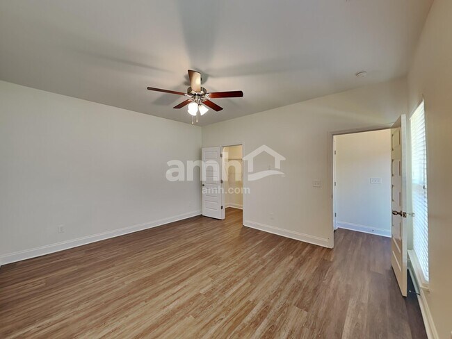 Building Photo - 5516 Central Grove Sq