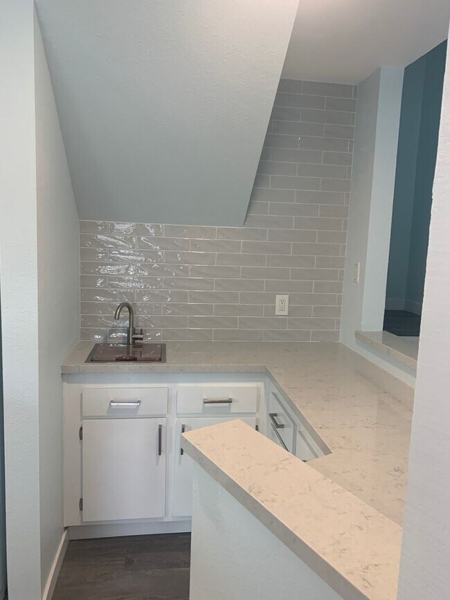 Building Photo - Beautiful 2 Bed 2.5 Bath Condo Home in Poi...