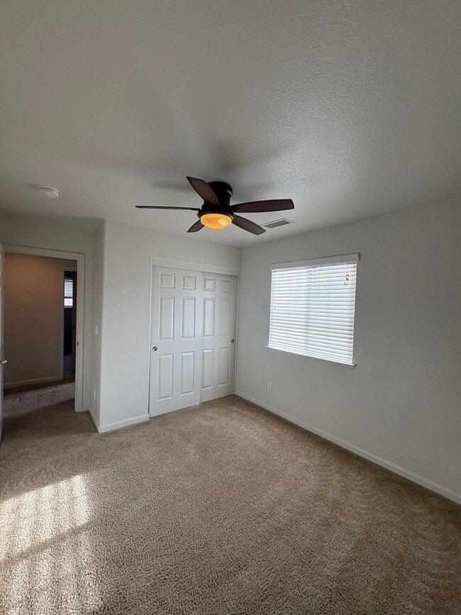 Building Photo - Freshly painted  5 bedroom 3 bath home