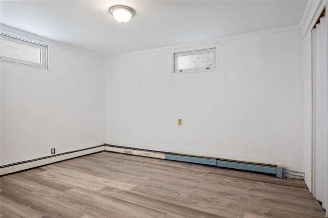 Building Photo - 73-33 188th St