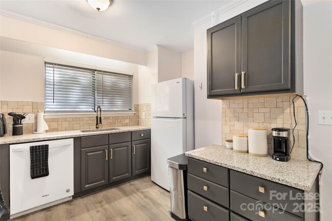 Building Photo - 4803 Spring Lake Dr