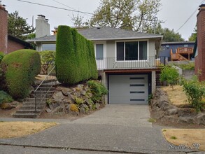 Building Photo - Beautifully Updated Magnolia House- 3 Bedr...
