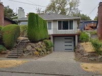 Building Photo - Beautifully Updated Magnolia House- 3 Bedr...