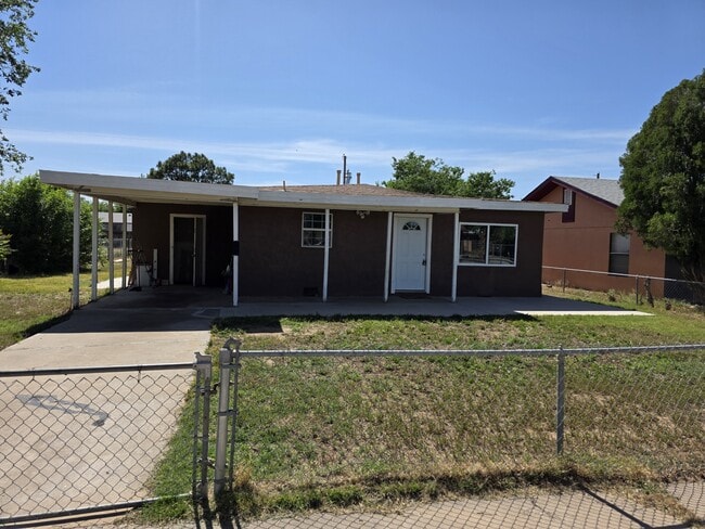 Primary Photo - 404 S Spruce Ave
