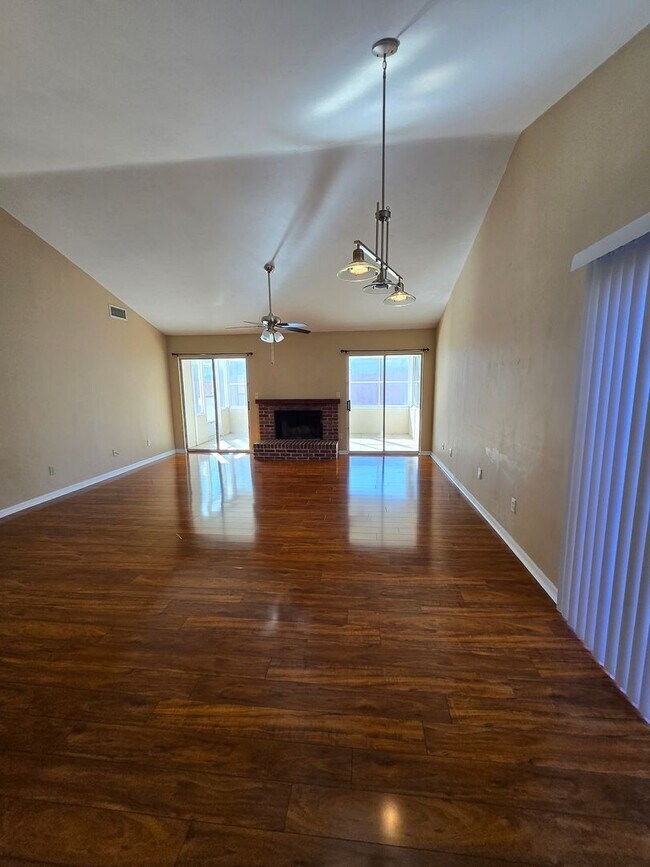 Building Photo - 3/2 in Northridge