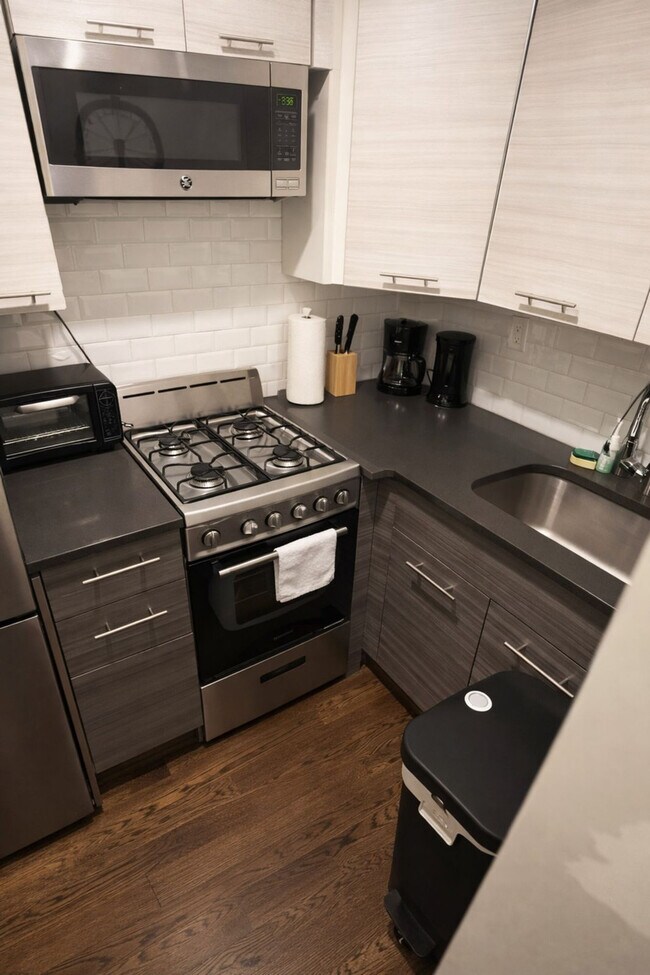 Building Photo - 716 Madison St