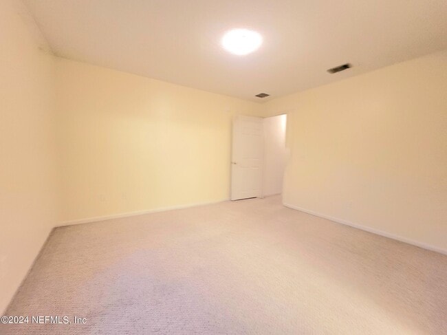 Building Photo - 915 Scrub Jay Dr