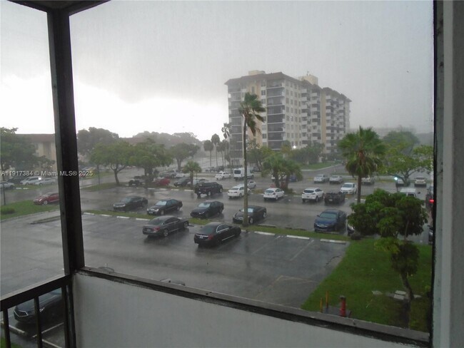 Building Photo - 4174 Inverrary Dr