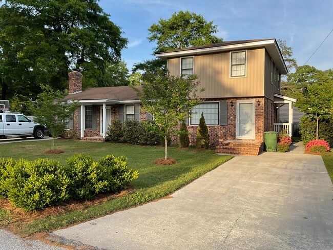 Building Photo - 612 Garland Dr