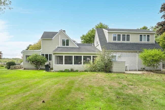 Building Photo - 540 River Rd