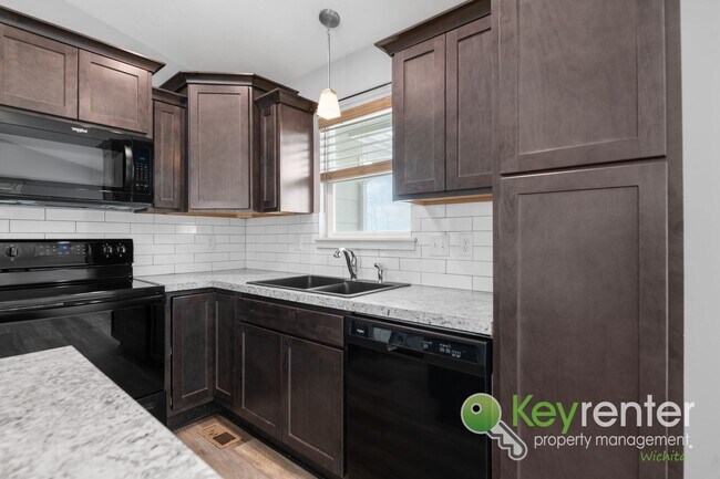 Building Photo - Newly Built 3 Bedroom Beauty: Lawn care and trash included!