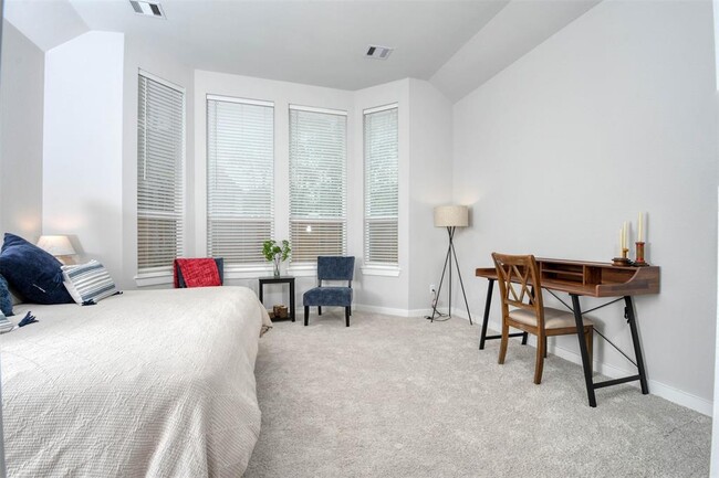 Building Photo - 128 E Cascade Heights Dr