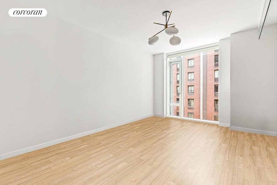 Building Photo - 505 W 43rd St