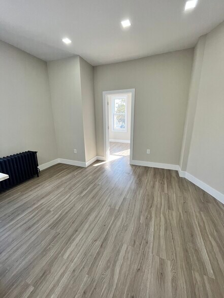 218 Bowers St 2 - 220 Bowers St