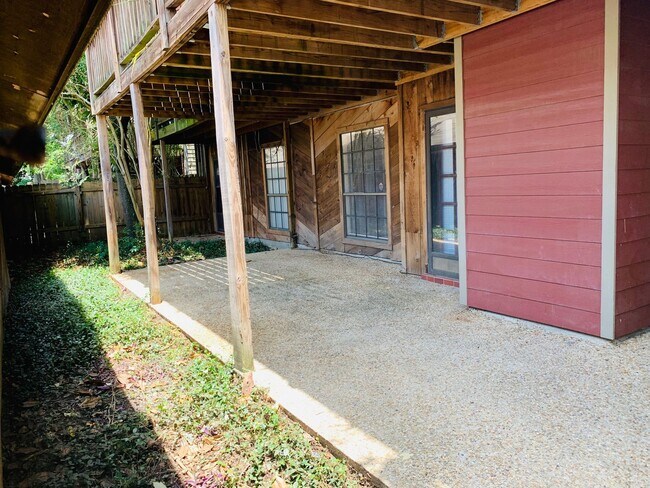 Building Photo - 8252-2  Governor Dr