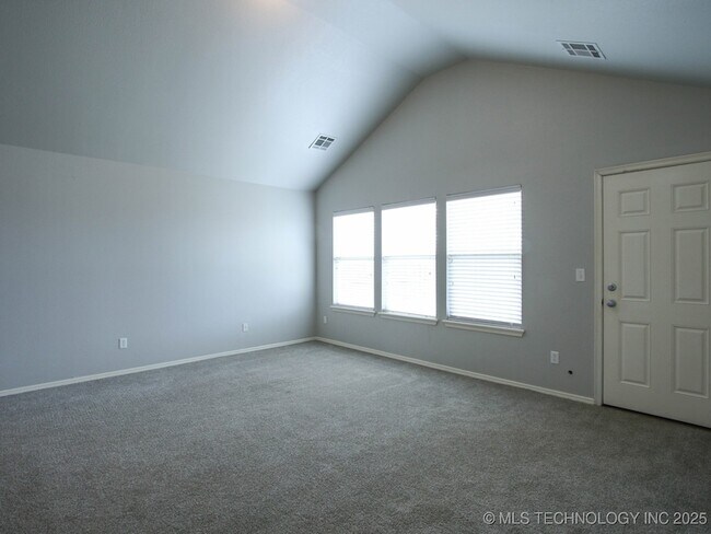 Building Photo - 16052 S 83rd E Ave