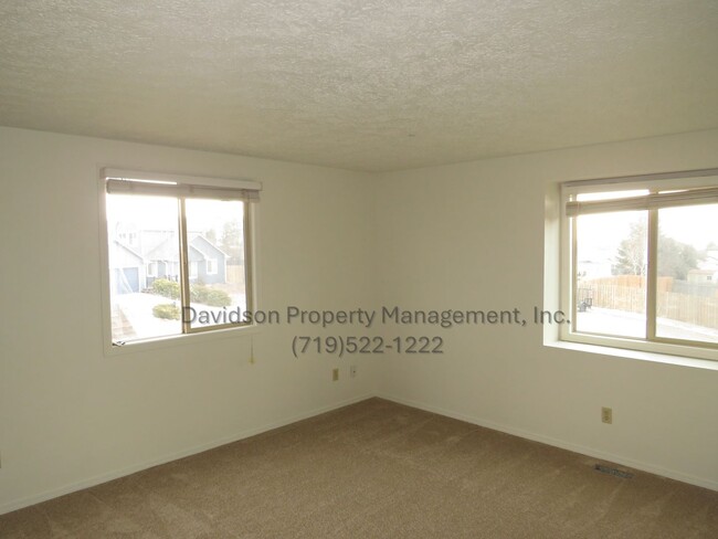 Building Photo - Beautiful 3-Bedroom House in Eastern Color...