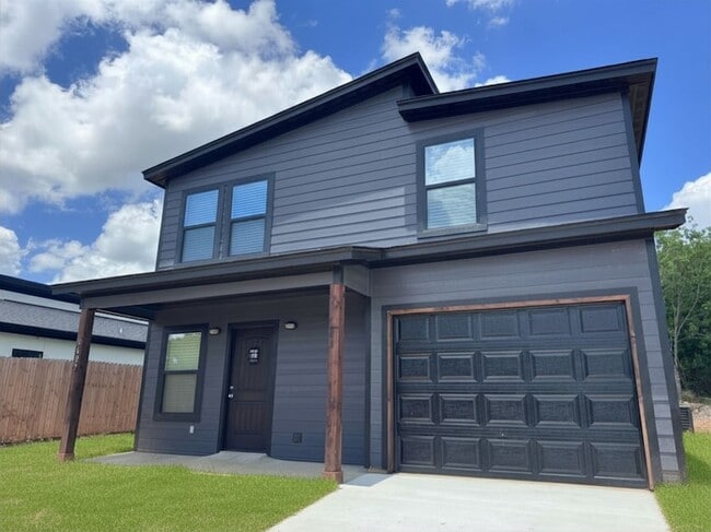 Building Photo - 3607 Sioux Trail