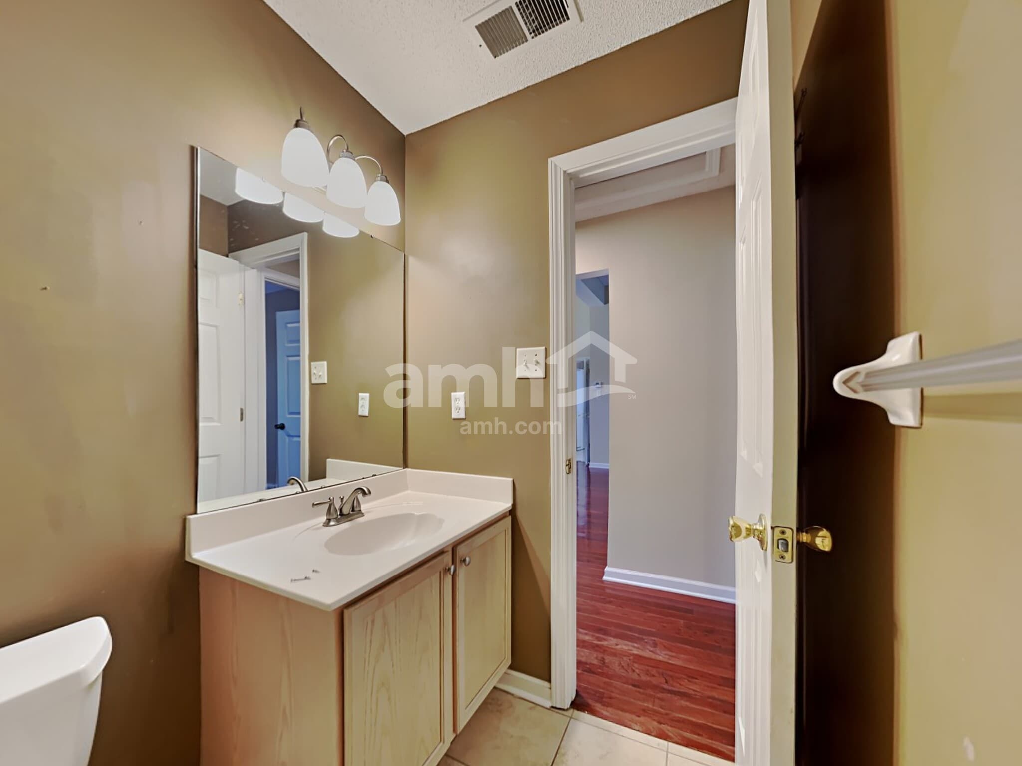 Building Photo - 5557 Mary Ln