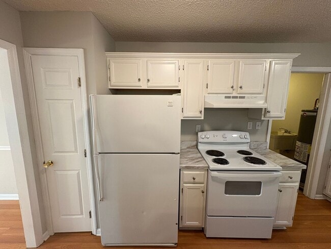 Building Photo - For Rent