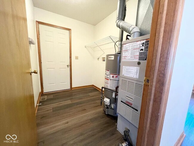 Building Photo - 731 W Gaston Dr