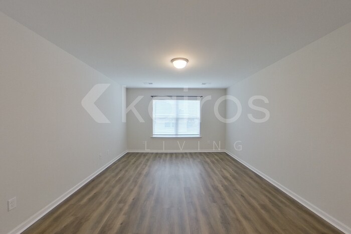 Building Photo - 12 Carrollton Dr