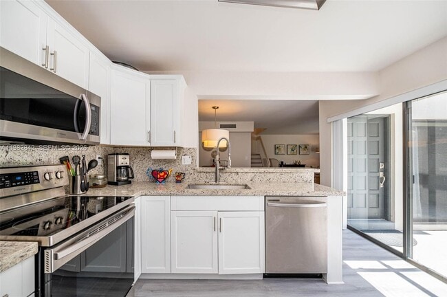 Building Photo - 4702 SW 67th Ave