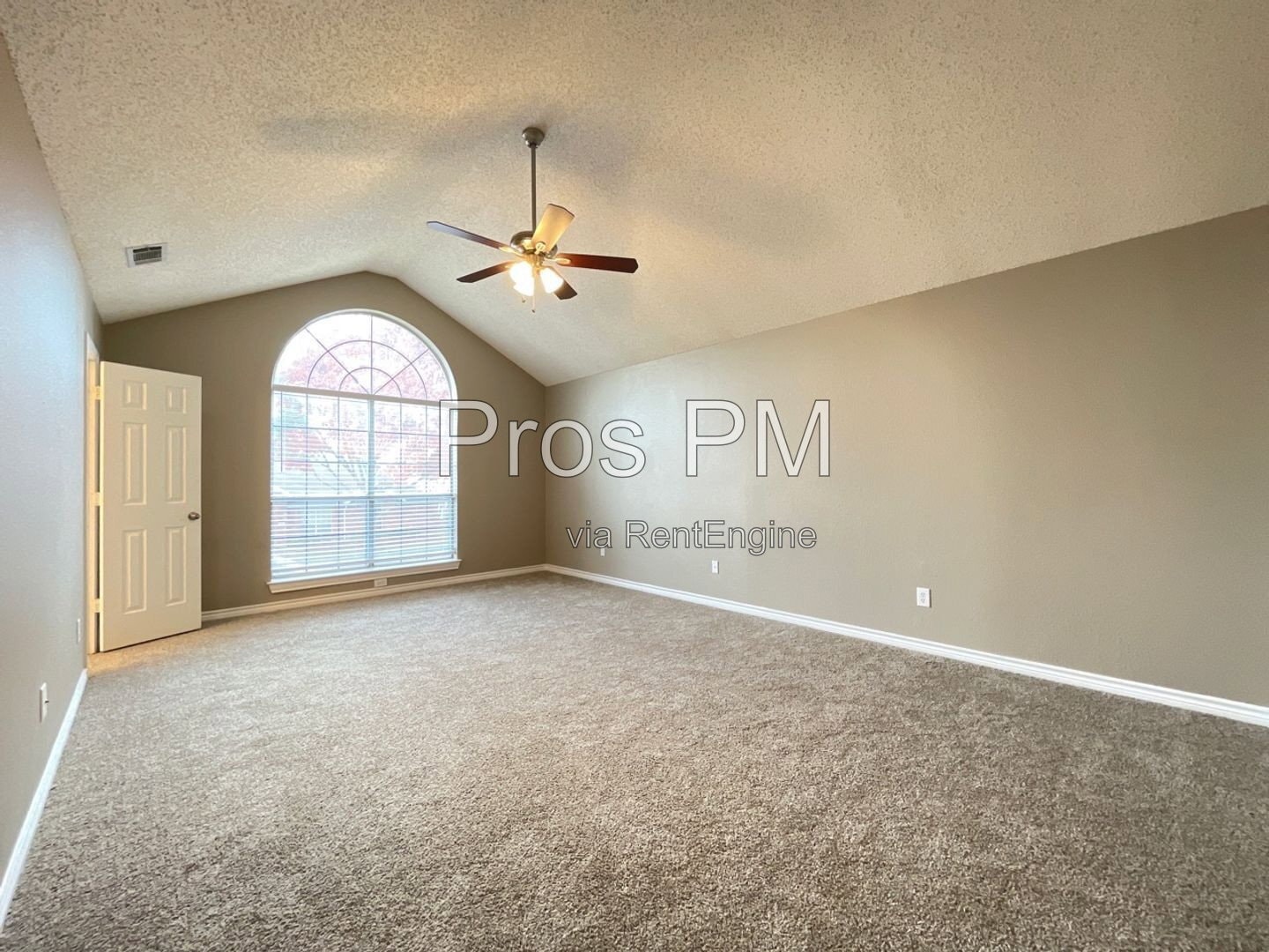 Building Photo - 8100 Waimea St