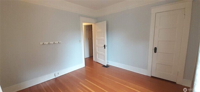 Building Photo - 4Bd/1.5Ba Seattle House