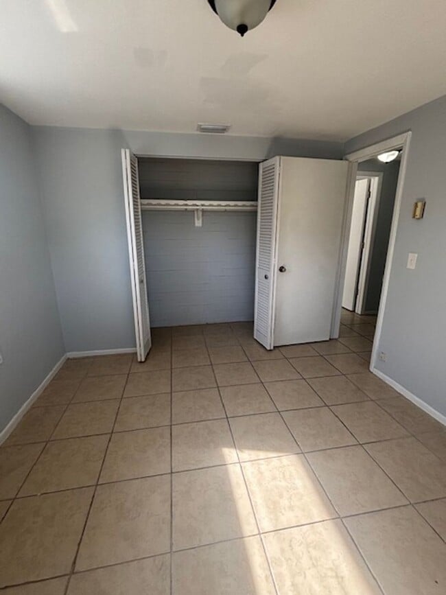 Building Photo - 2/1 available now!