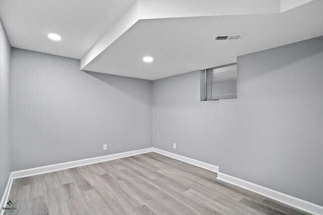 Building Photo - 5329 N Central Ave