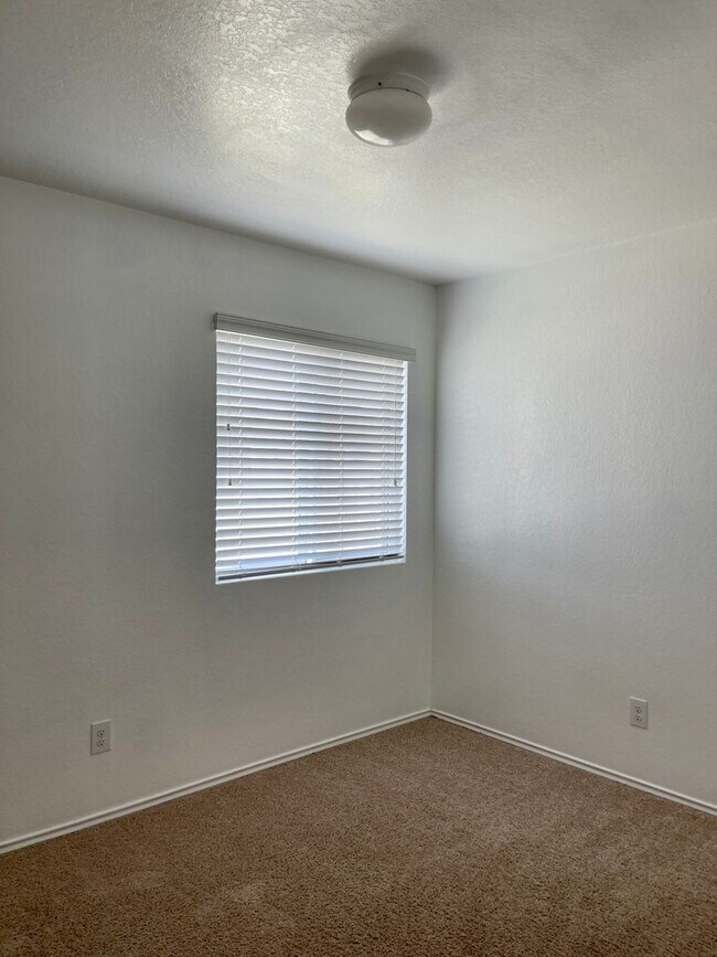 Building Photo - 1600 Nolte Farms Dr