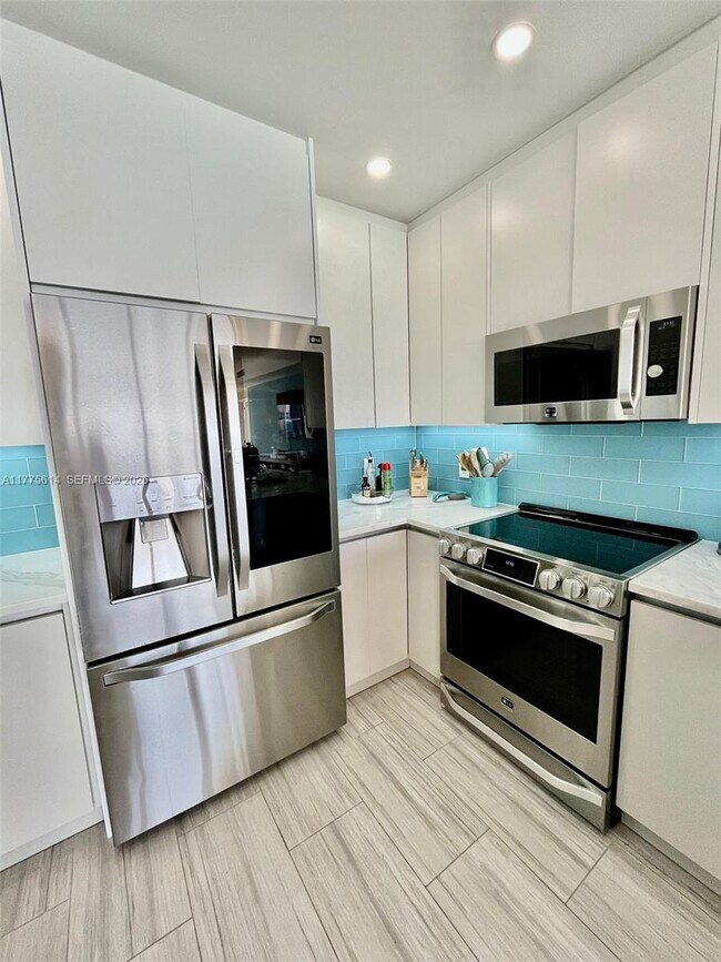 Building Photo - 3505 S Ocean Dr