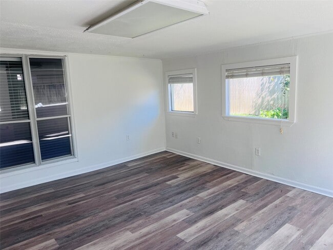 Building Photo - 3907 Windmill St